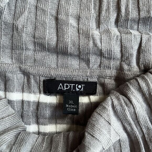 Peach, Gray, & Black turtlenecks - Picture 5 of 9